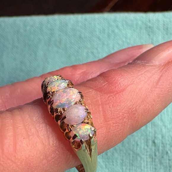 Antique Opal 18K Yellow Gold Band Ring - Picture 15 of 16